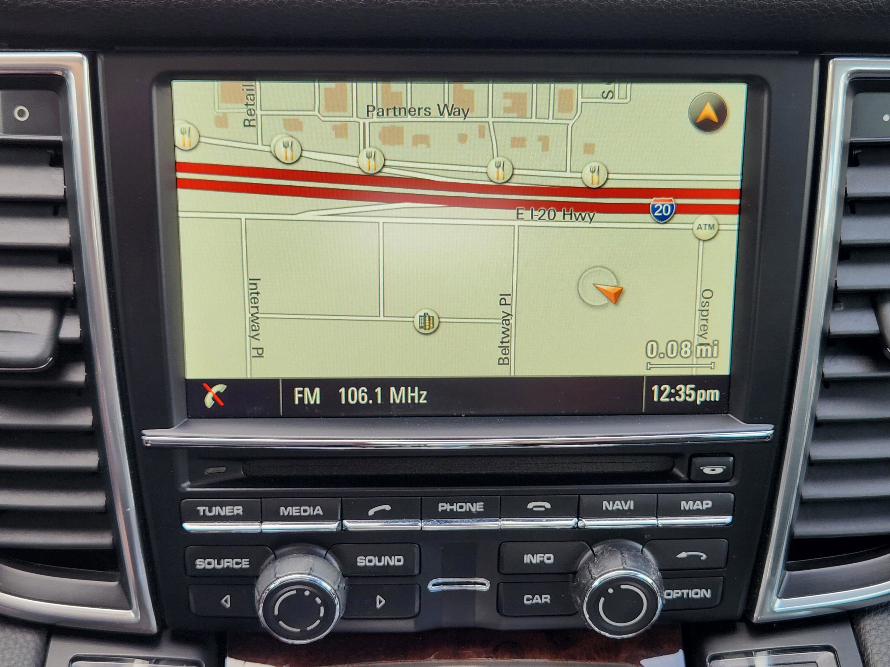 Used 2015 Porsche Panamera S image 10