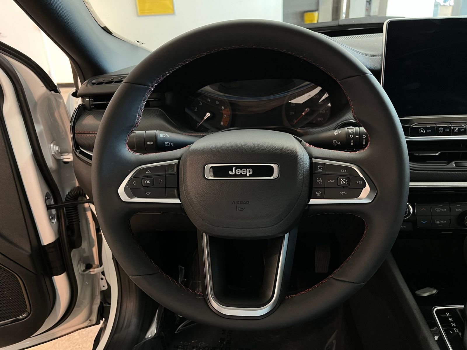 Used 2025 Jeep Compass Trailhawk image 28