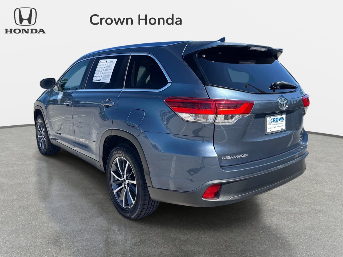 Used 2019 Toyota Highlander XLE FWD image 3