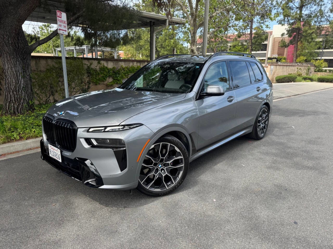 Used 2024 BMW X7 xDrive40i w/ M Sport Package image 2