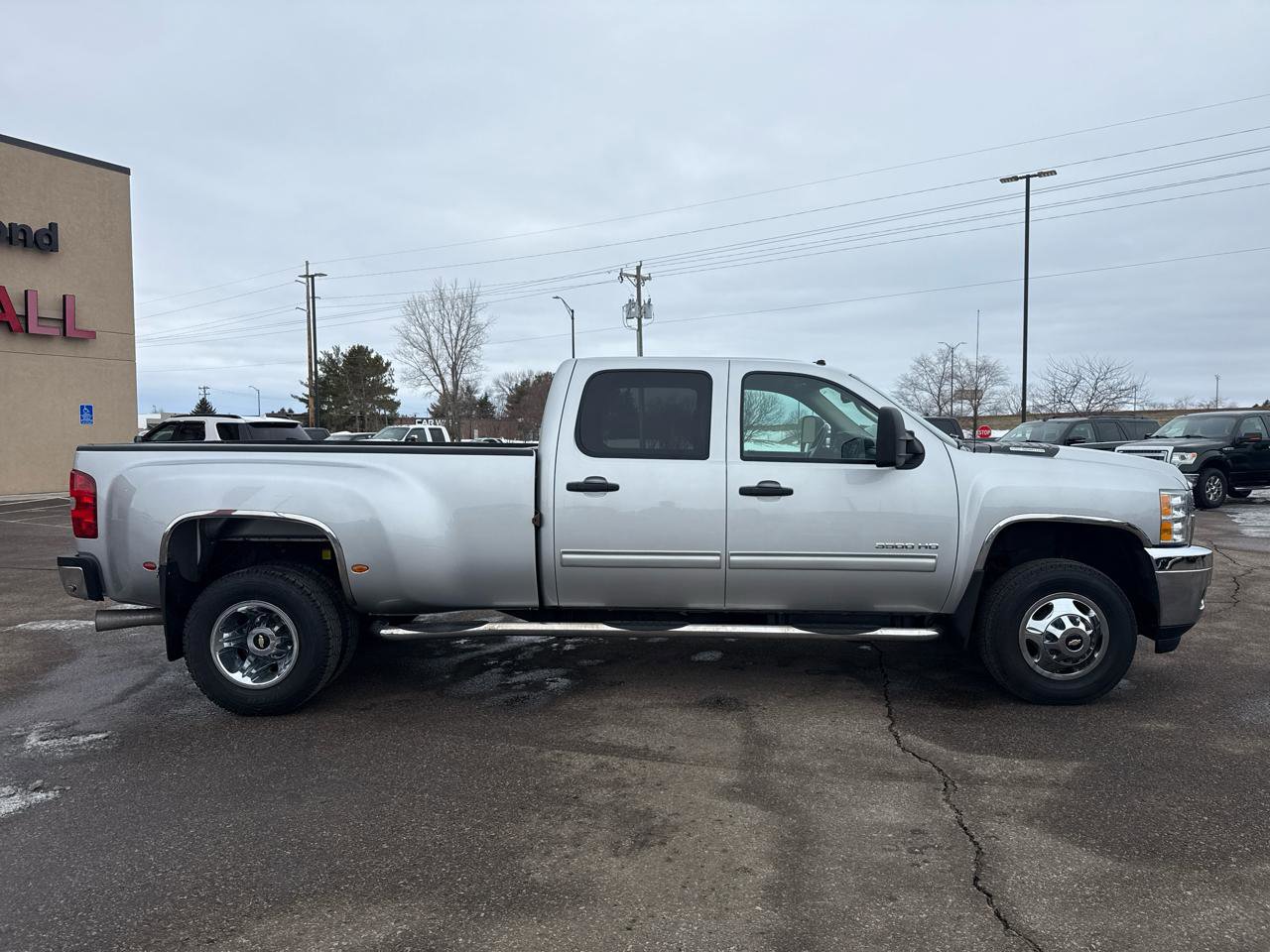 Used 2011 Chevrolet Silverado 3500 LT w/ Interior Plus Package AWD/4WD image 6