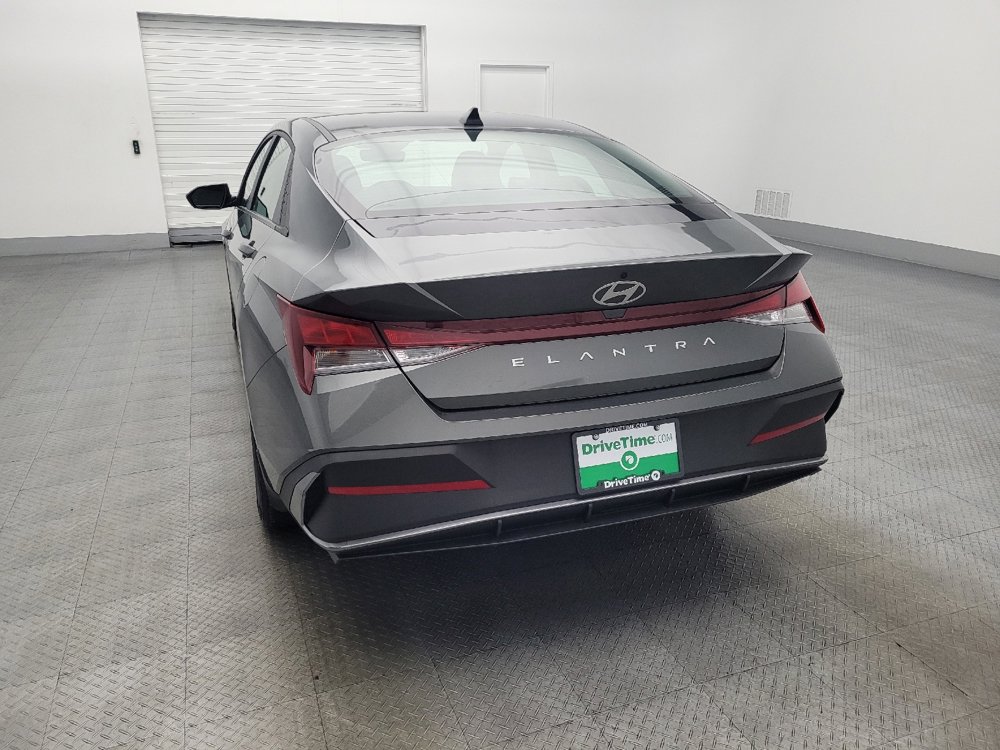 Used 2025 Hyundai Elantra SE image 6