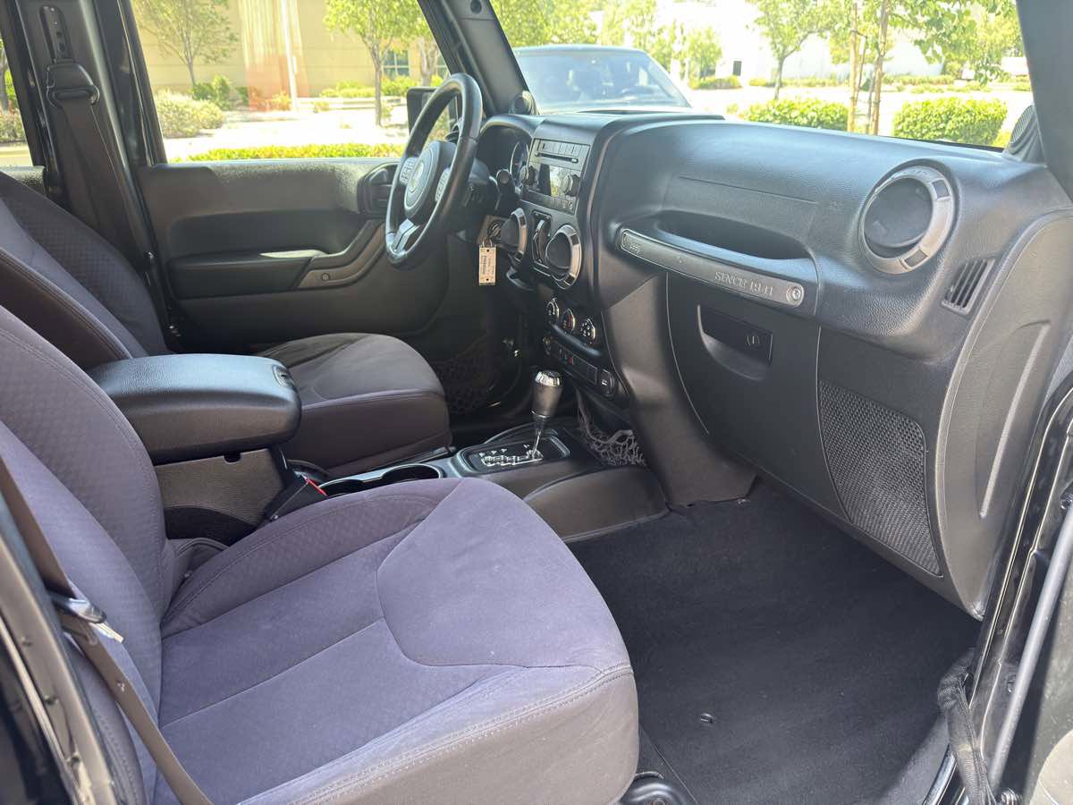 Used 2013 Jeep Wrangler Unlimited Sport image 43