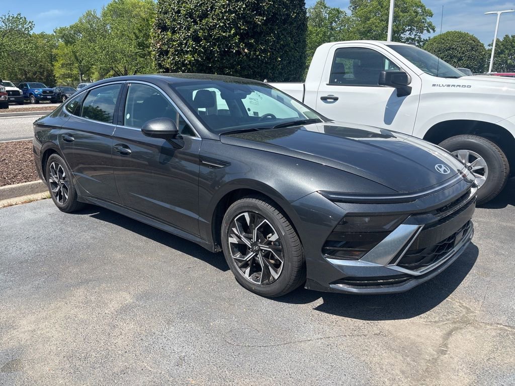 Used 2025 Hyundai Sonata SEL FWD image 1