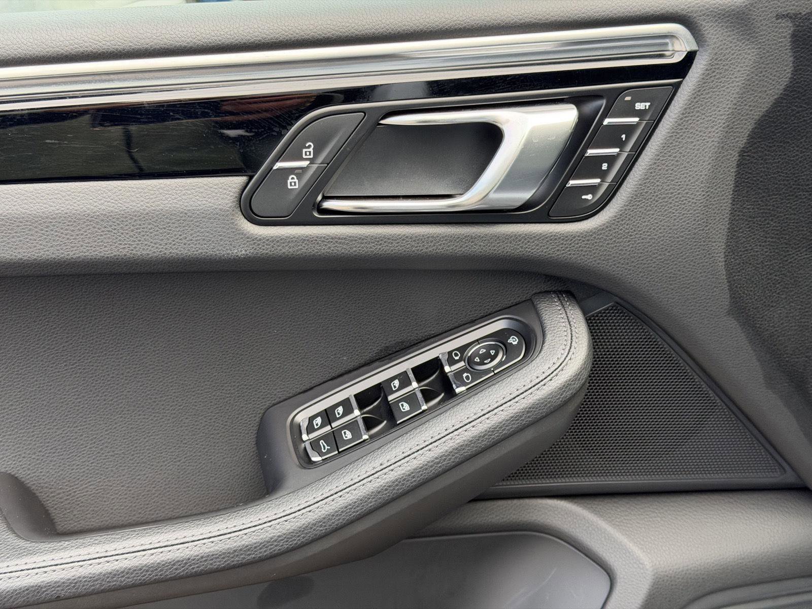 Used 2023 Porsche Macan S image 11