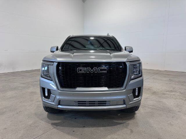 Used 2023 GMC Yukon XL Denali w/ Denali Reserve Package AWD/4WD image 3