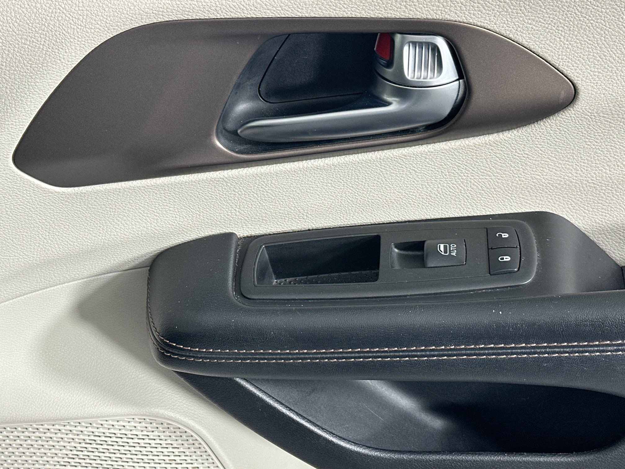 Used 2019 Chrysler Pacifica Touring-L FWD image 29