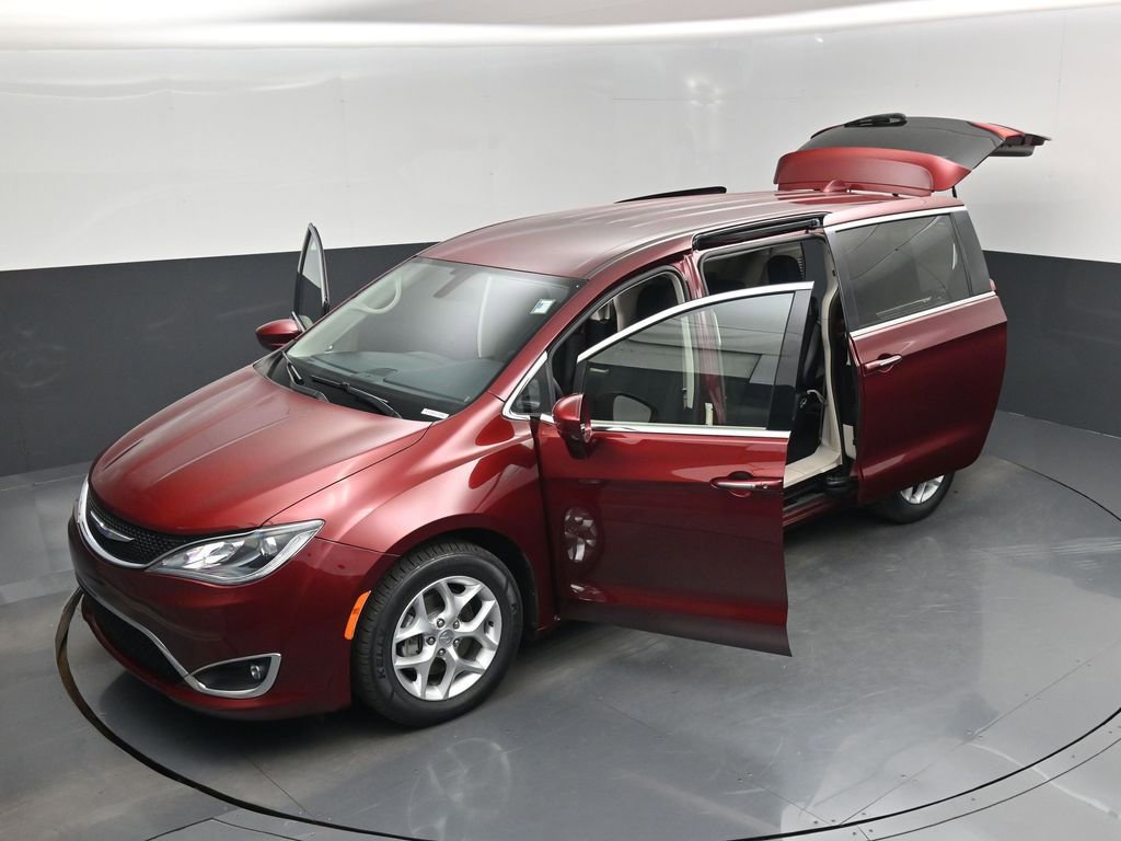 Used 2020 Chrysler Pacifica Touring w/ Tire & Wheel Group FWD image 20