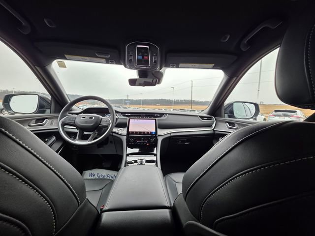 Used 2025 Jeep Grand Cherokee L Limited w/ Black Appearance Package image 37