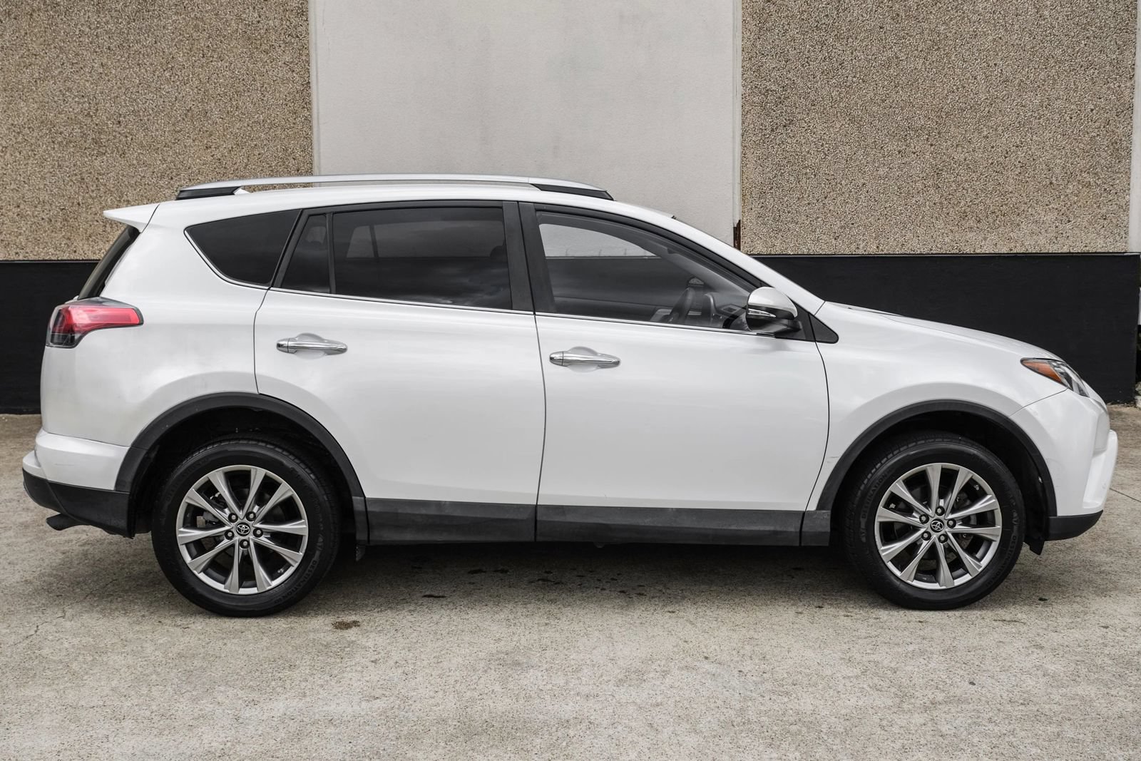 Used 2017 Toyota RAV4 Limited FWD image 7