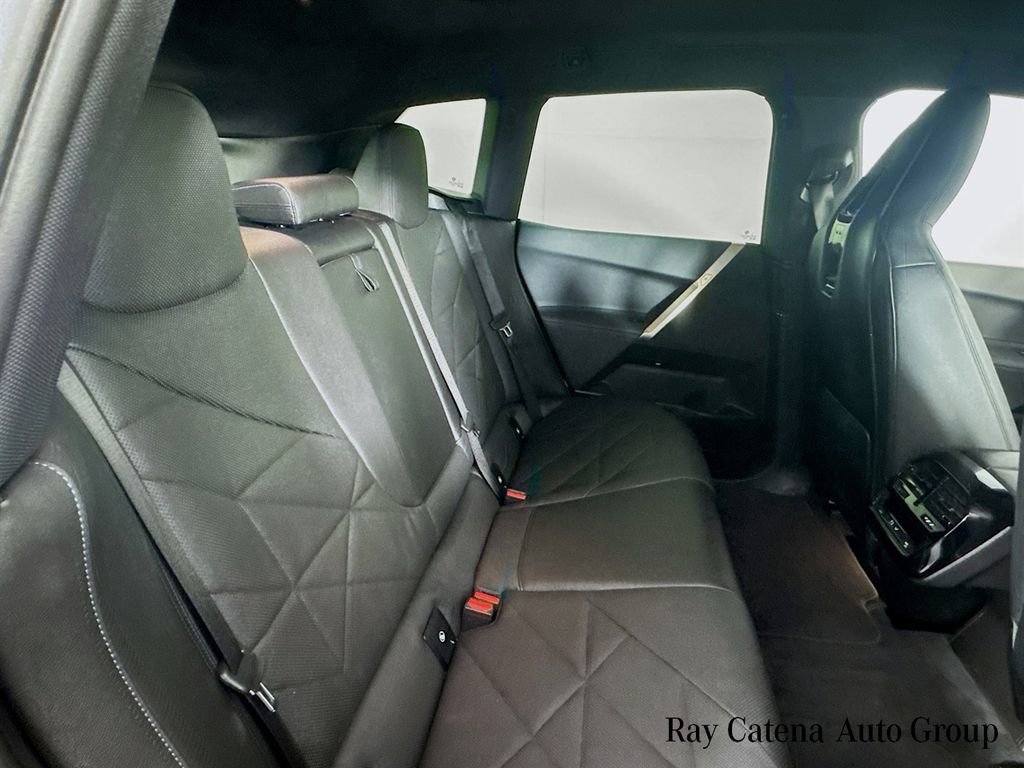 Used 2023 BMW iX xDrive50 w/ Sport Package AWD/4WD image 3