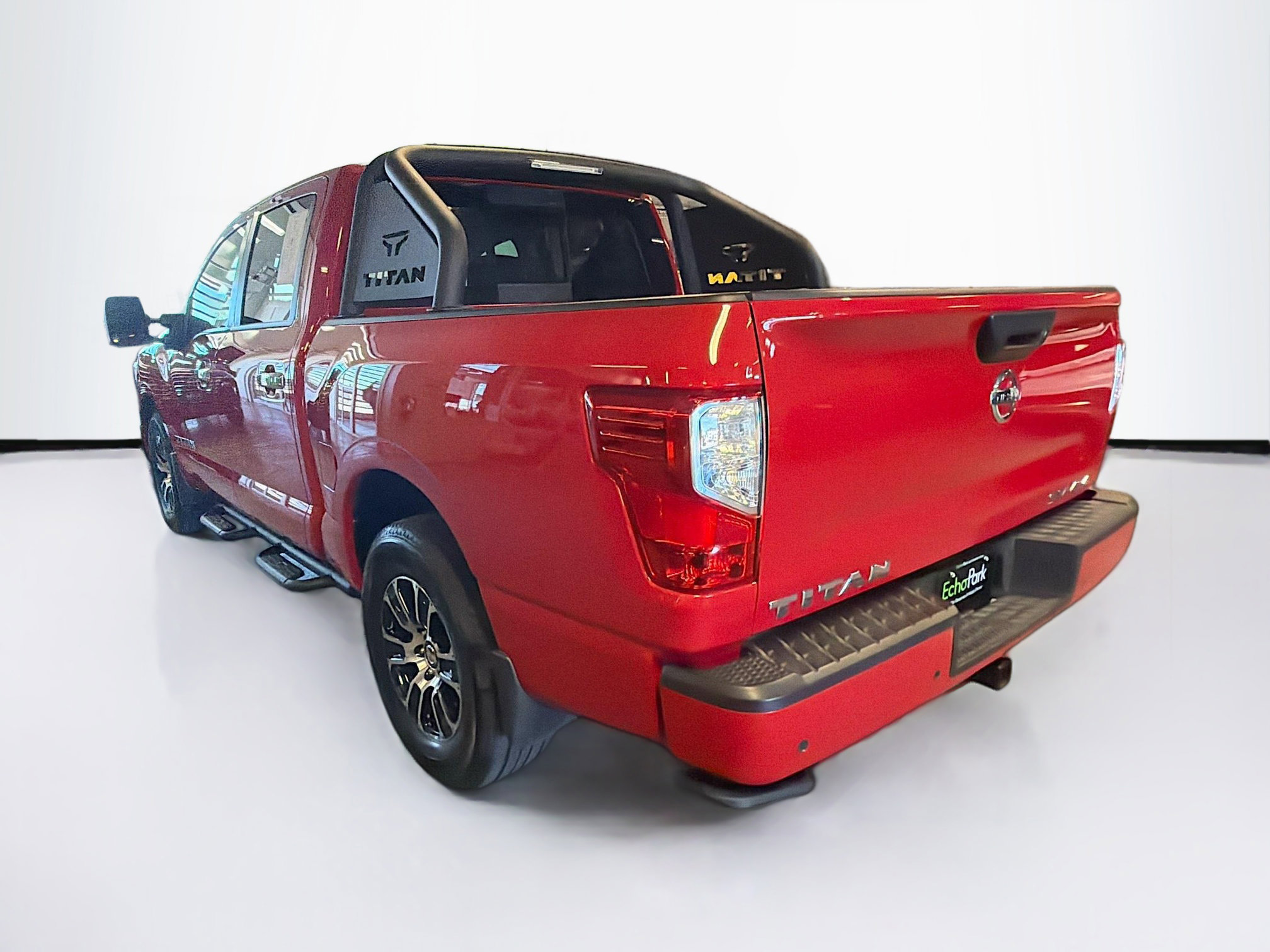 Used 2021 Nissan Titan SV w/ SV Convenience Package image 5