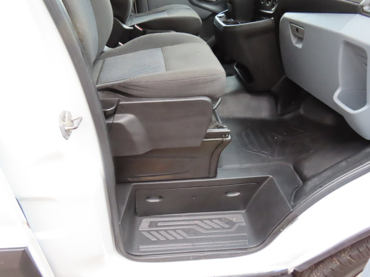 Used 2019 Ford Transit 250 130 Low Roof w/ Exterior Upgrade Package image 22