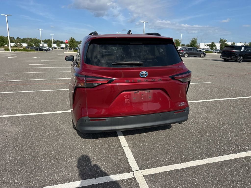 Used 2021 Toyota Sienna XLE FWD image 10