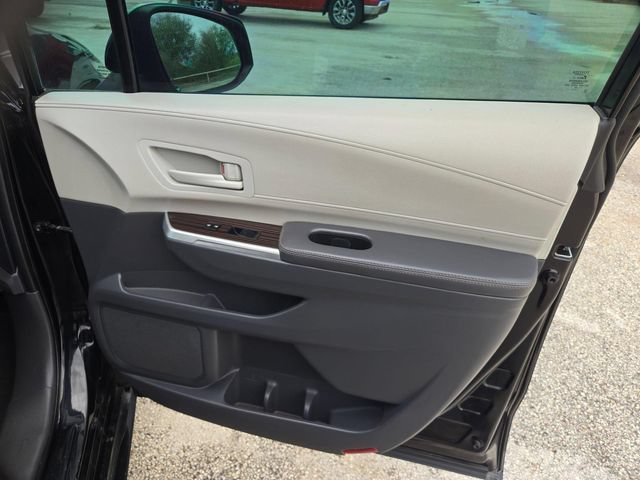 Used 2022 Toyota Sienna LE FWD image 27