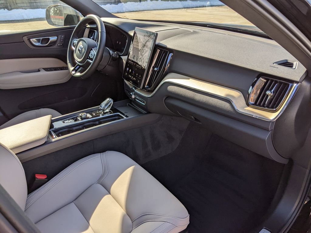 Certified 2026 Volvo XC60 B5 Core image 21