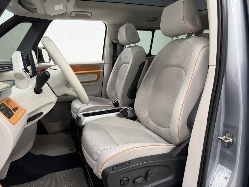 Used 2025 Volkswagen ID. Buzz 1st Edition AWD/4WD image 18