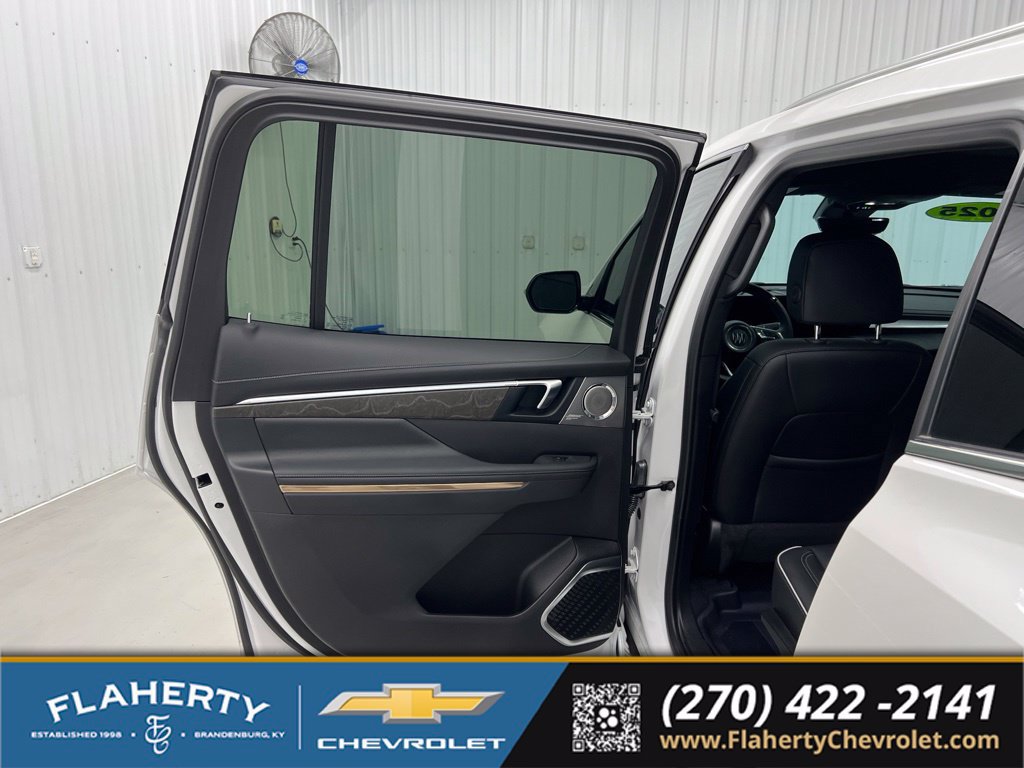 Used 2025 Buick Enclave Avenir w/ Super Cruise Package AWD/4WD image 10