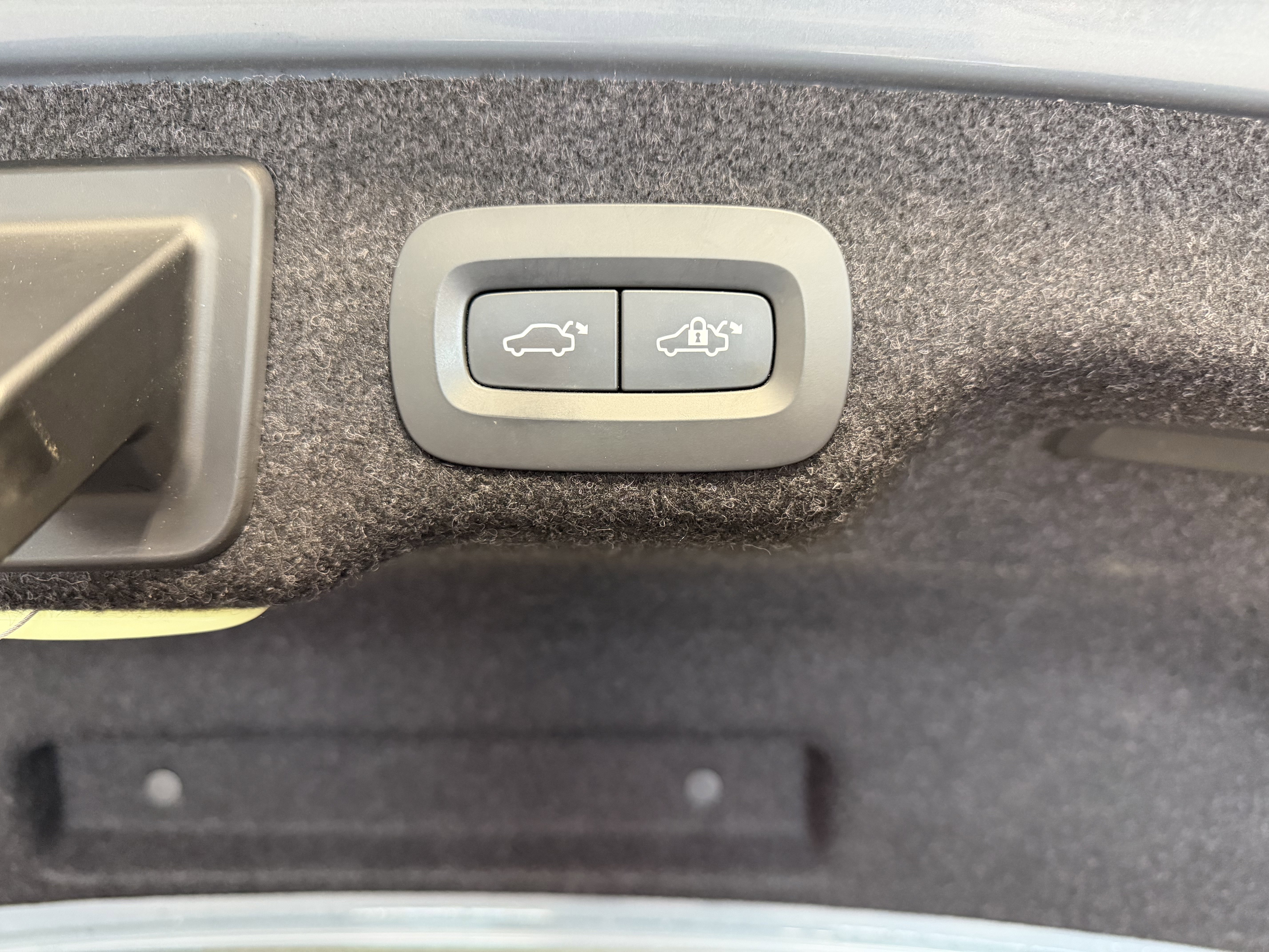 Used 2023 Volvo S90 B6 Plus image 30