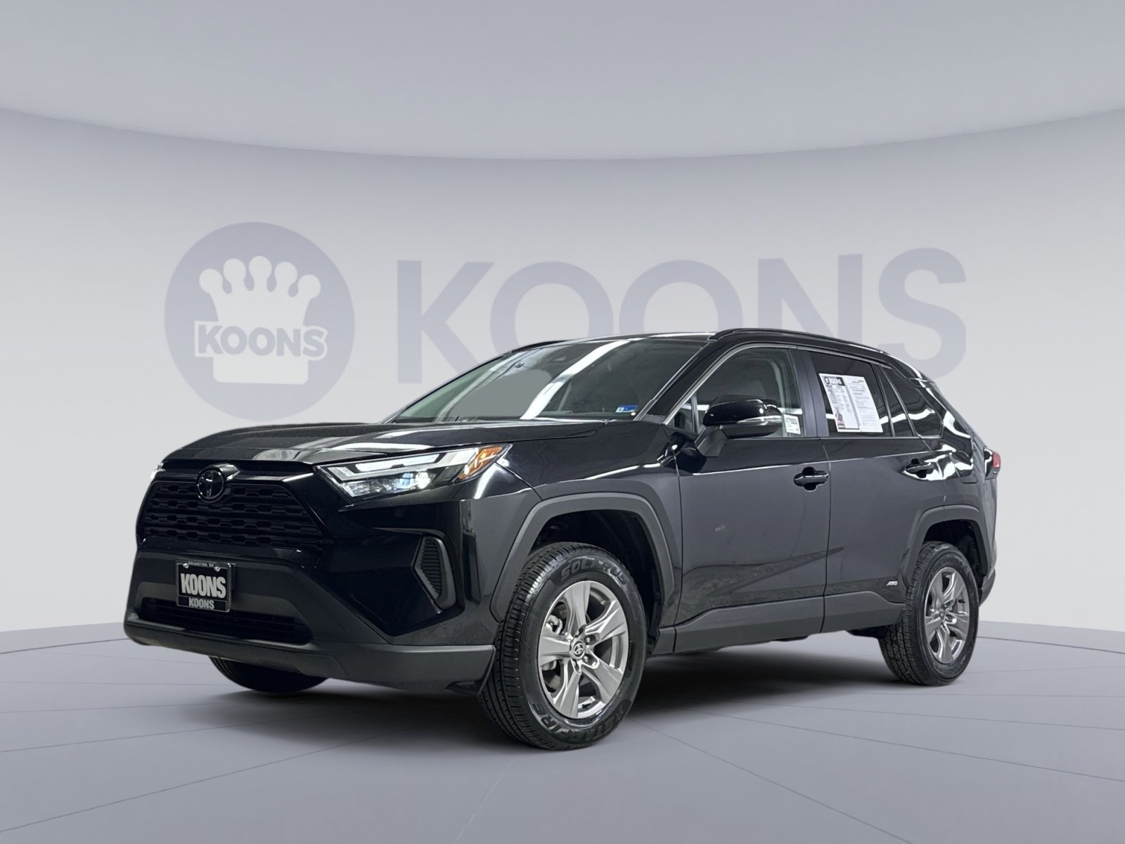 Used 2025 Toyota RAV4 XLE AWD/4WD image 1