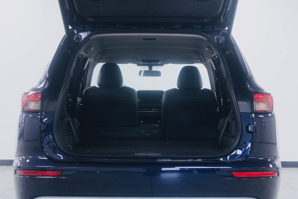 New 2025 Mitsubishi Outlander SE image 22