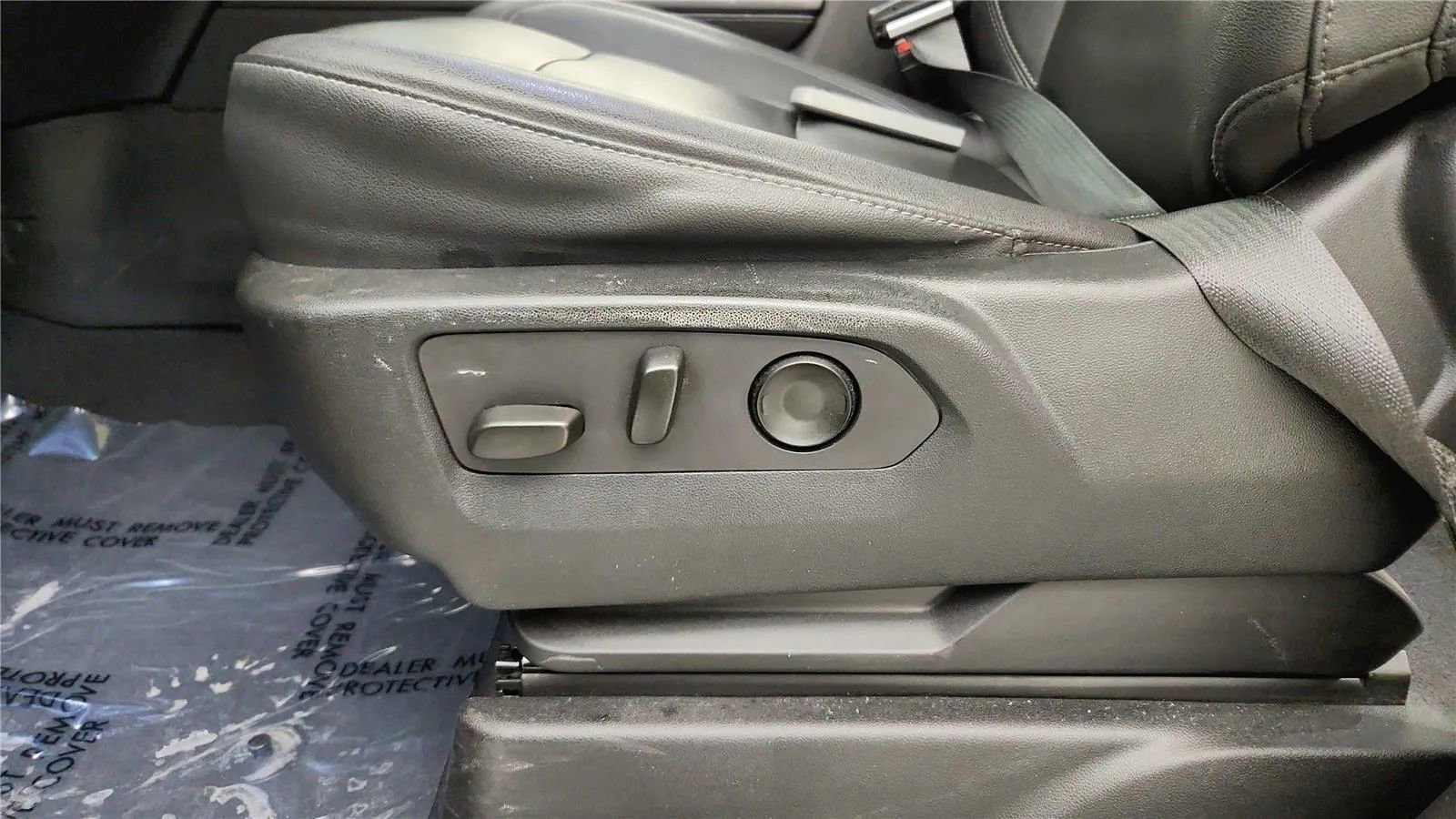Used 2023 Chevrolet Tahoe Z71 w/ Luxury Package AWD/4WD image 33