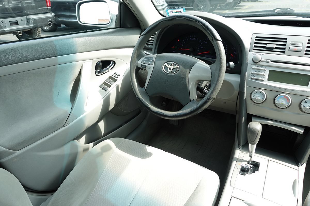 Used 2011 Toyota Camry LE FWD image 32