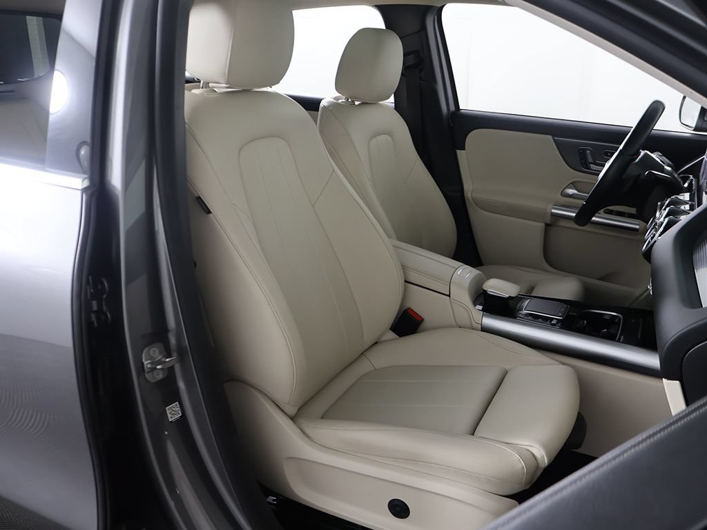 Used 2023 Mercedes-Benz GLA 250 4MATIC w/ Premium Package image 31