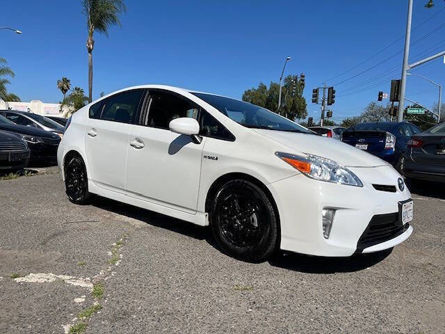 Used 2015 Toyota Prius Two FWD image 2