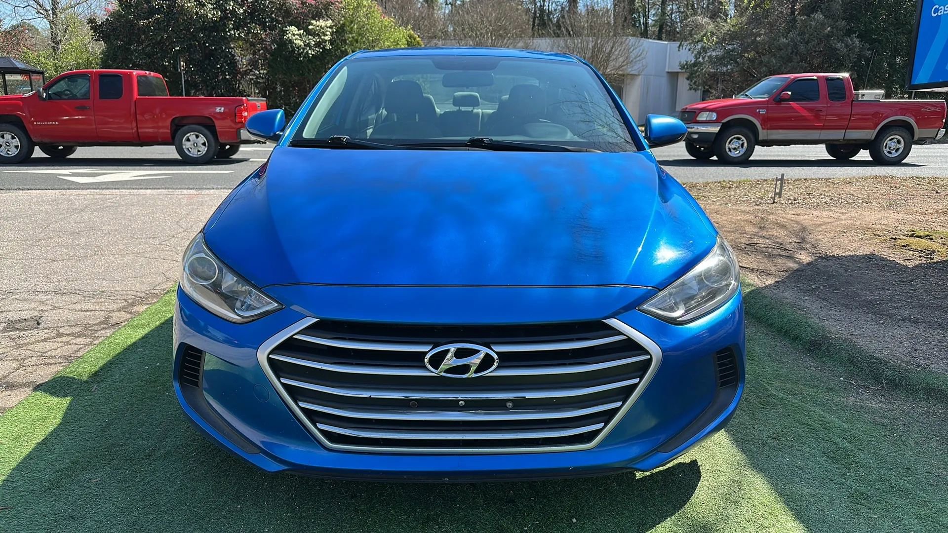 Used 2017 Hyundai Elantra SE image 2