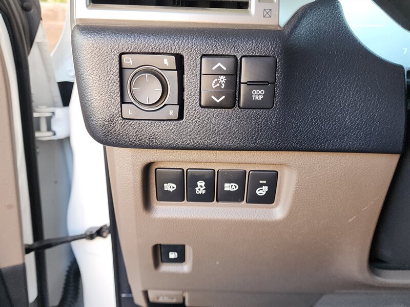 Used 2021 Lexus GX 460 Premium w/ Premium Package AWD/4WD image 29