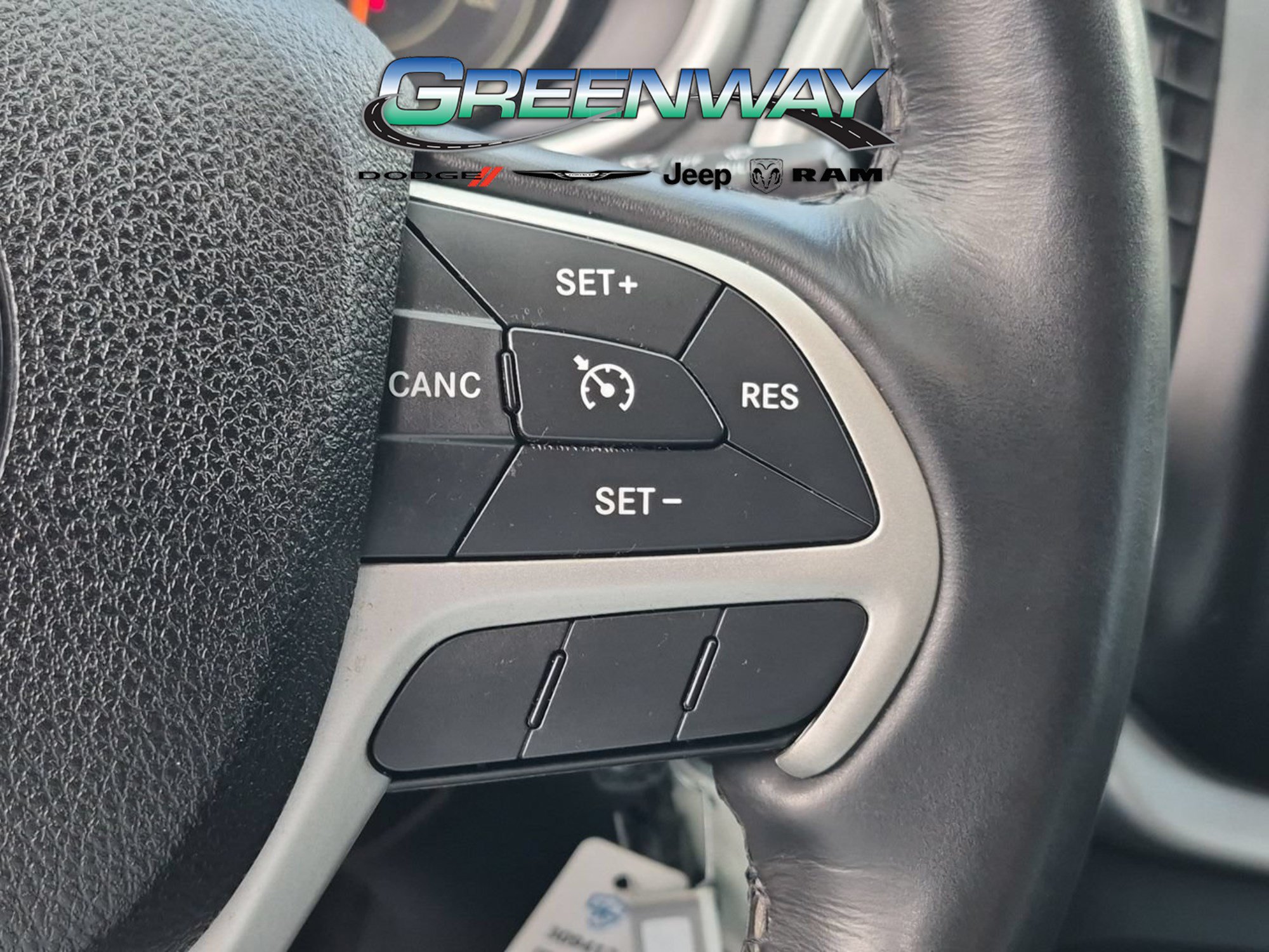 Used 2016 Jeep Cherokee Trailhawk w/ Leather Interior Group AWD/4WD image 27