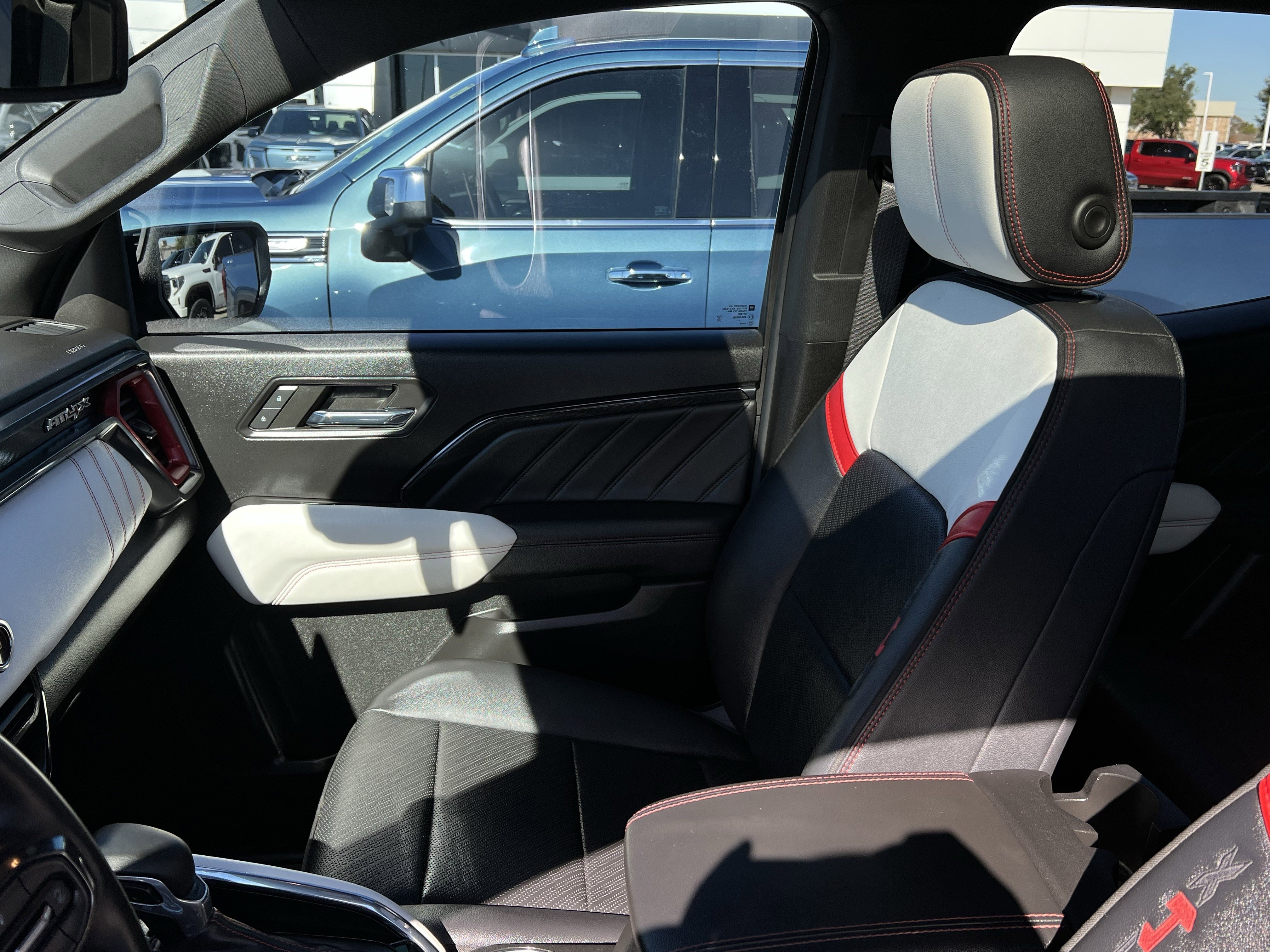 Used 2023 GMC Canyon AT4X image 25