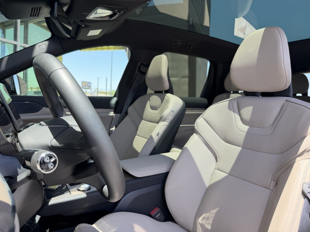 Used 2025 Volvo EX90 Plus AWD/4WD image 30