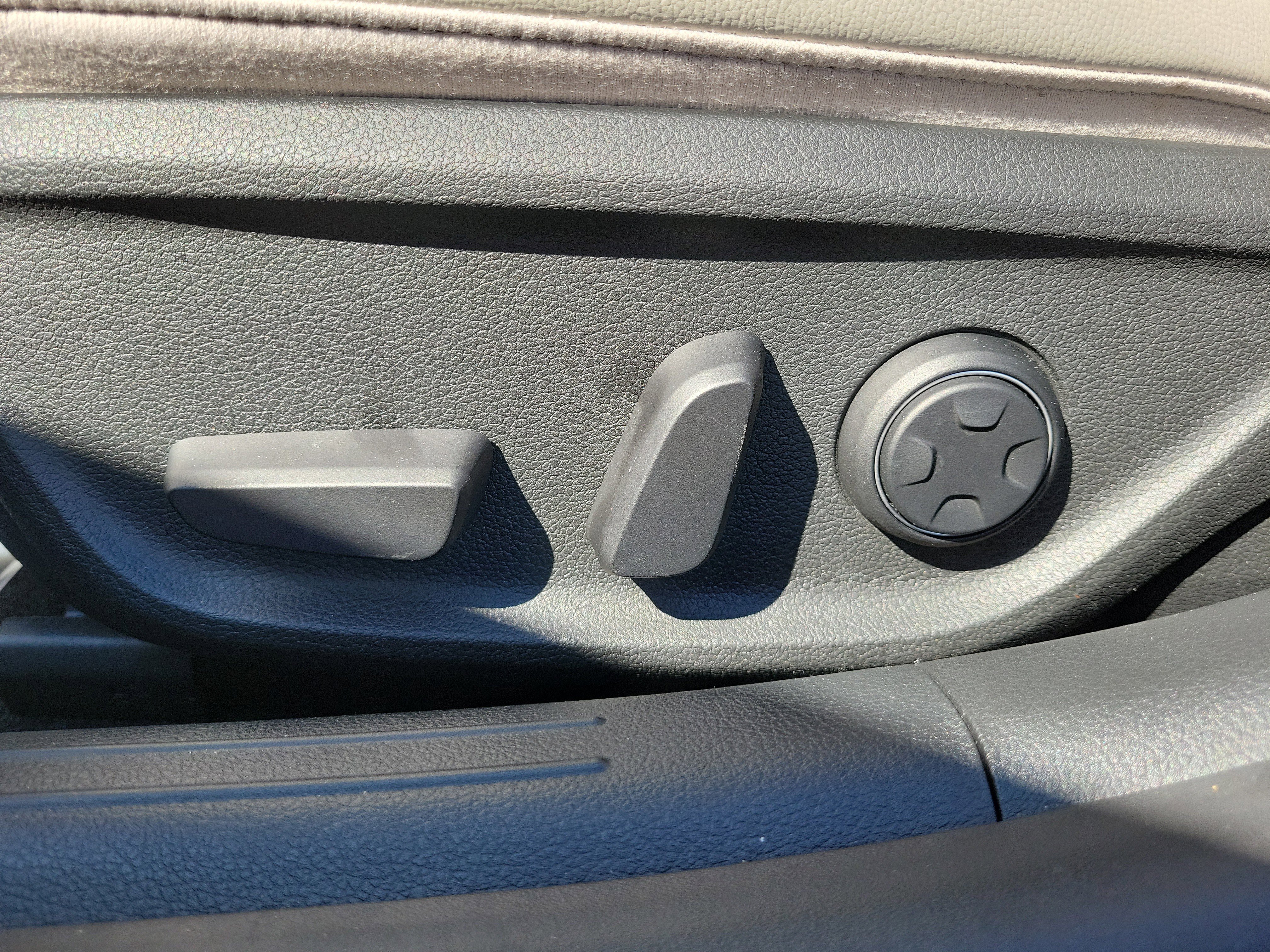 Used 2023 Genesis G70 2.0T image 14