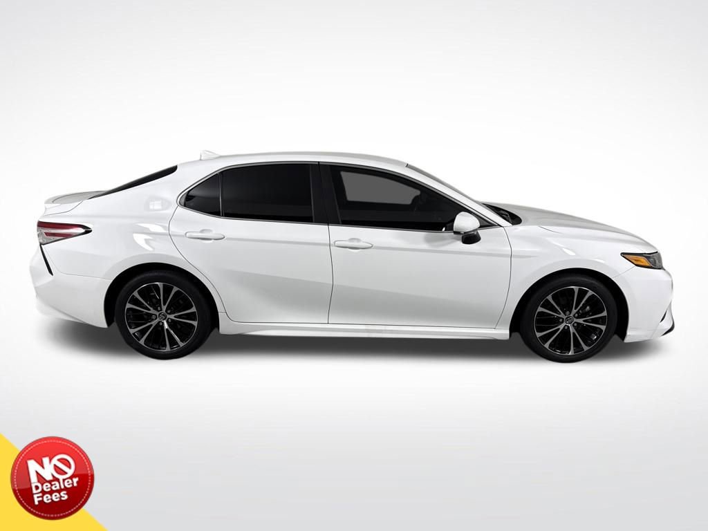 Used 2020 Toyota Camry SE w/ Carpet Mat Package image 2