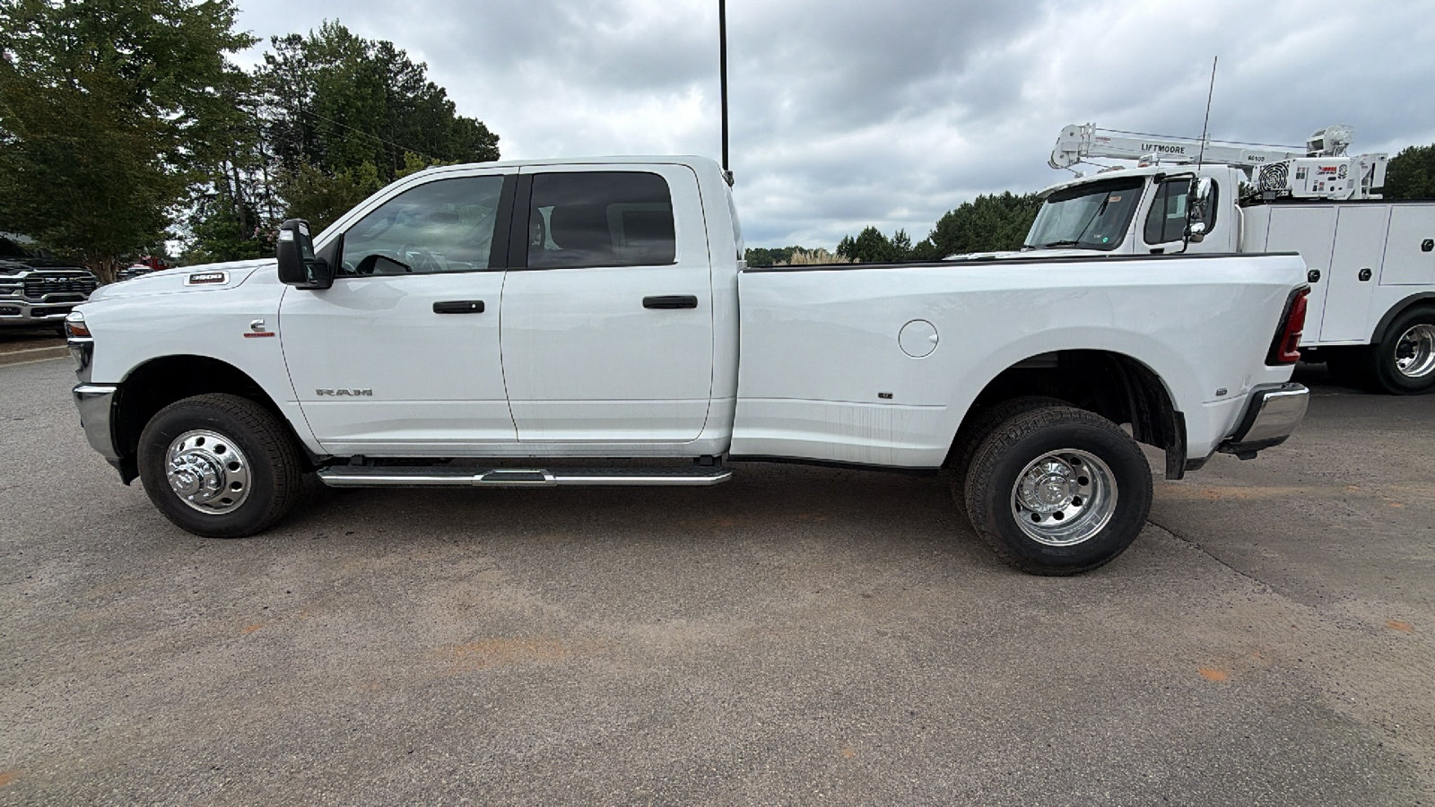 New 2026 RAM 3500 Big Horn AWD/4WD image 11