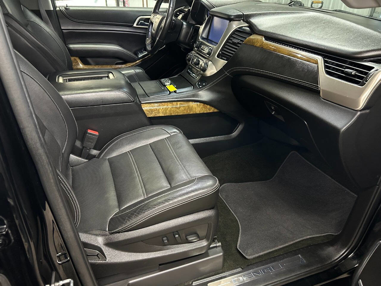 Used 2017 GMC Yukon XL Denali w/ Open Road Package image 13