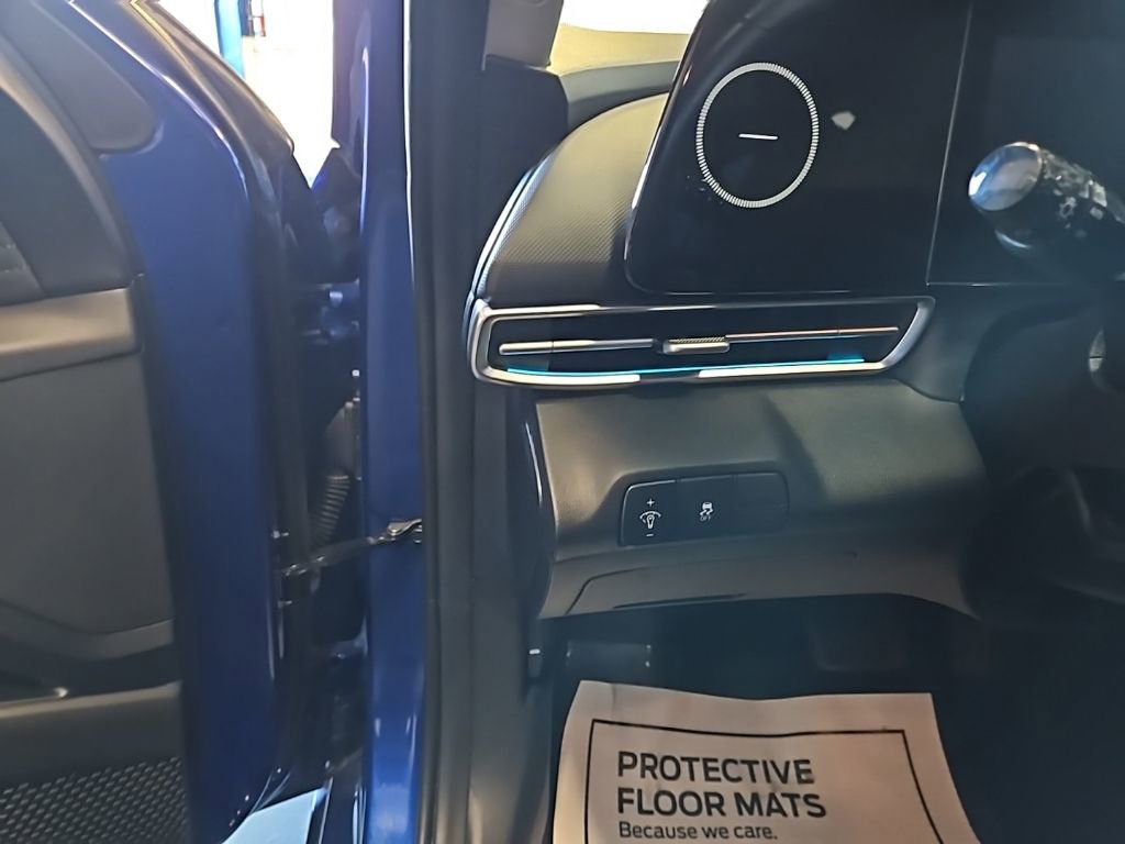 Used 2025 Hyundai Elantra SEL image 18