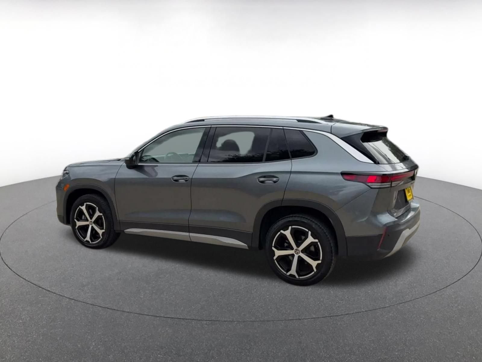 Used 2026 Volkswagen Tiguan SE AWD/4WD image 9