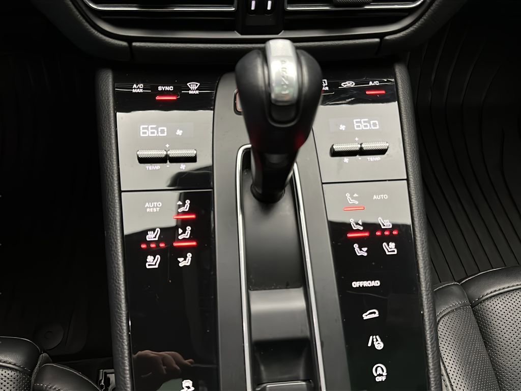 Used 2023 Porsche Macan image 30