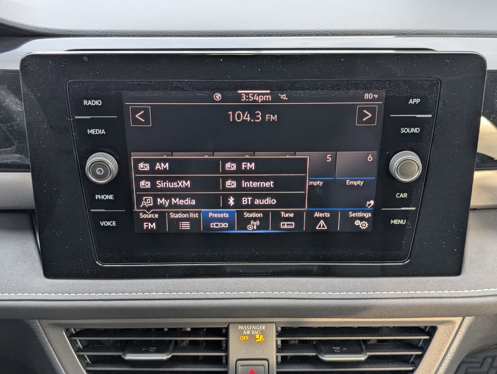 New 2026 Volkswagen Taos SE image 18