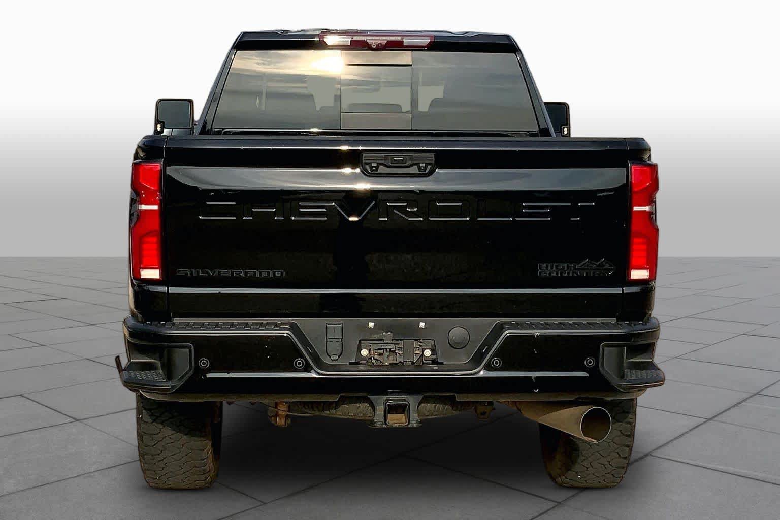 Used 2024 Chevrolet Silverado 2500 High Country w/ High Country Premium Package AWD/4WD image 4