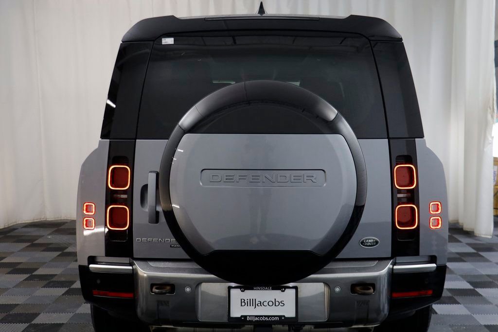 Used 2023 Land Rover Defender 130 SE image 18