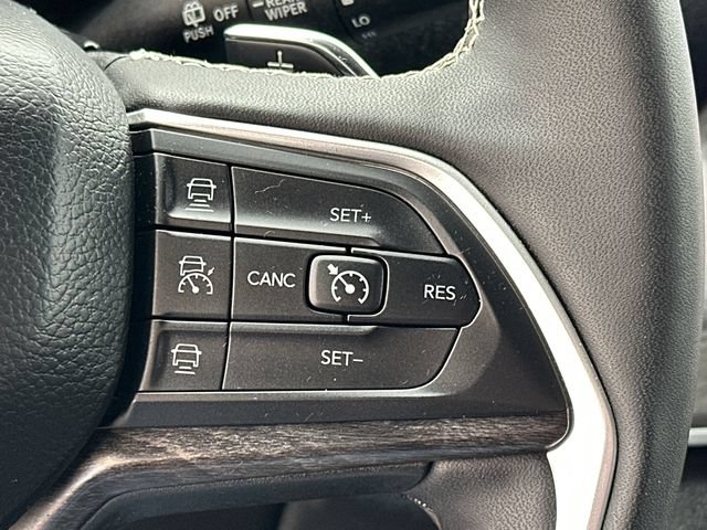 Used 2025 Jeep Grand Cherokee Limited AWD/4WD image 28