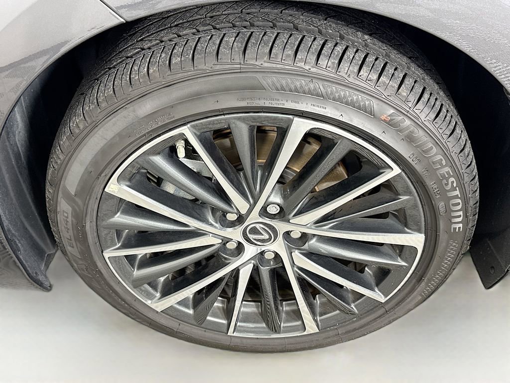 Certified 2025 Lexus ES 300h w/ Premium Package image 32