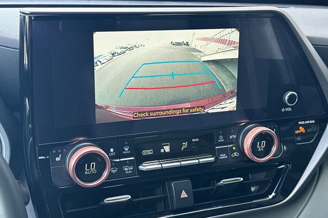 Used 2023 Toyota Highlander XLE FWD image 23