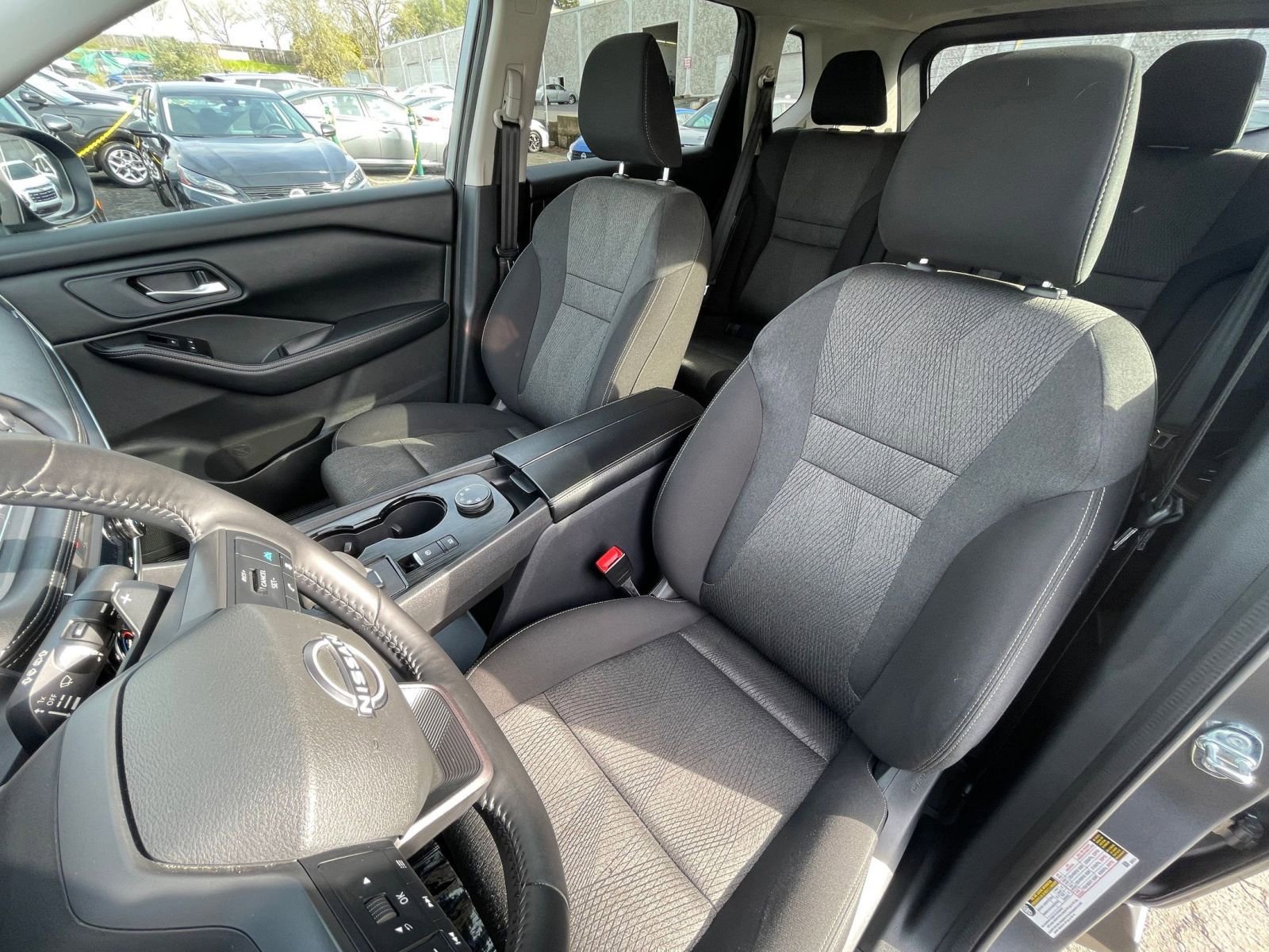 Used 2025 Nissan Rogue SV image 38