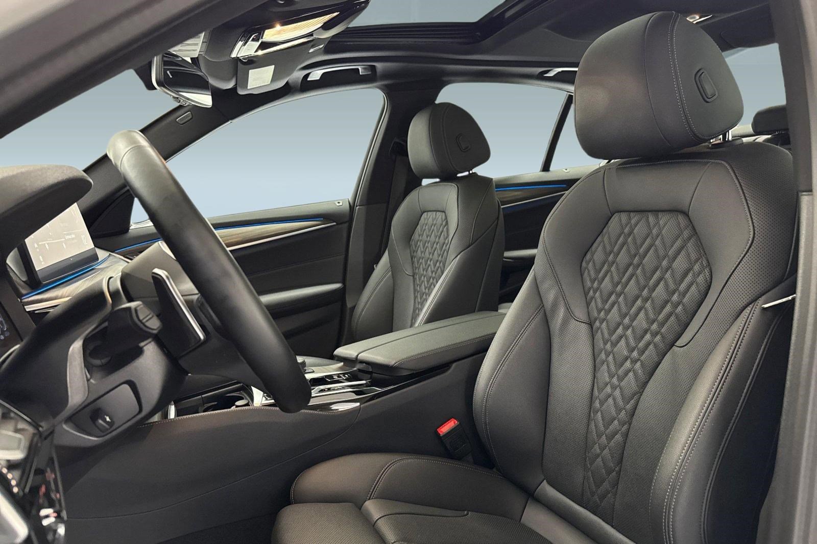 Certified 2023 BMW 530e w/ M Sport Package image 5