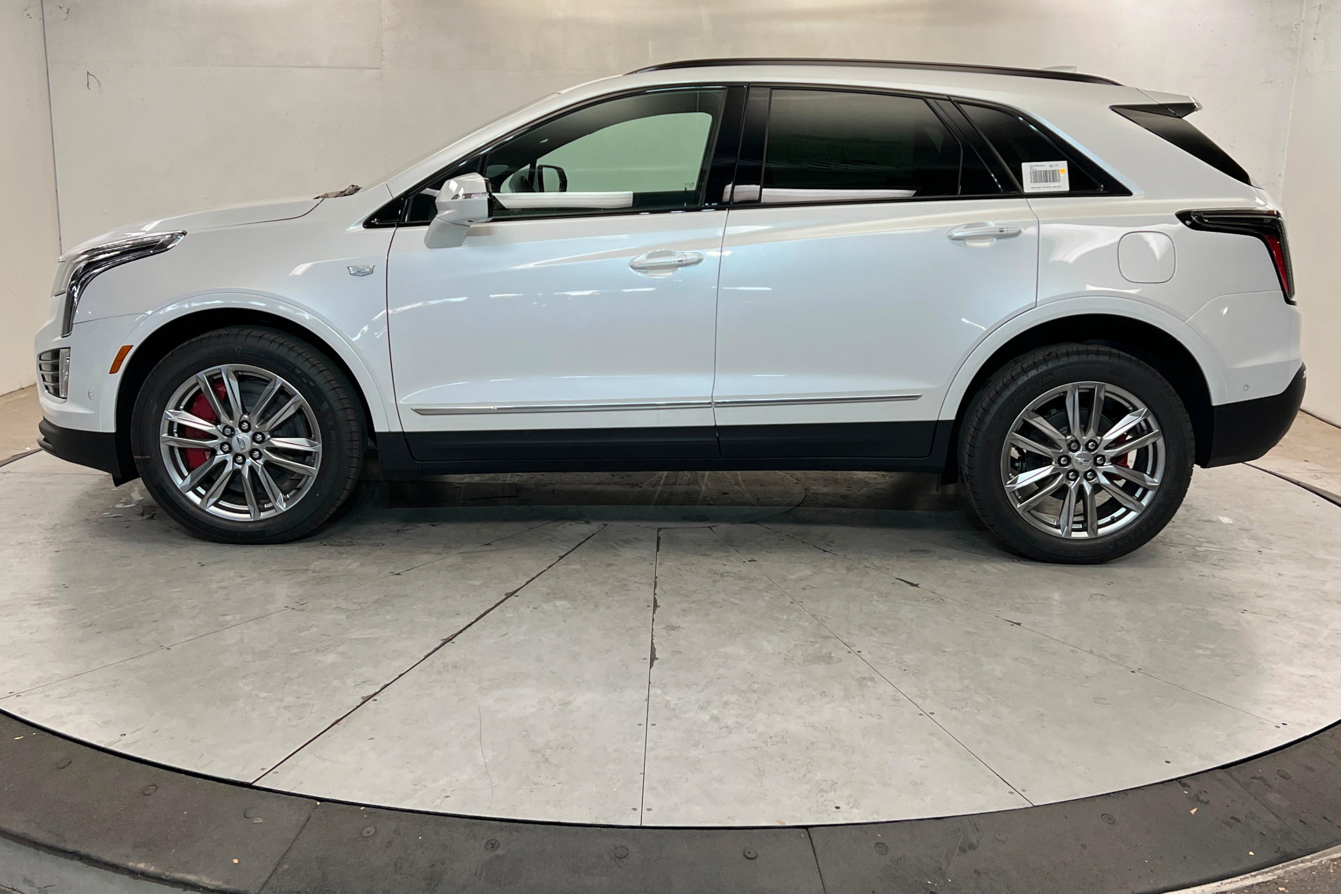 New 2026 Cadillac XT5 Sportv w/ LPO, Floor Liner Package AWD/4WD image 2